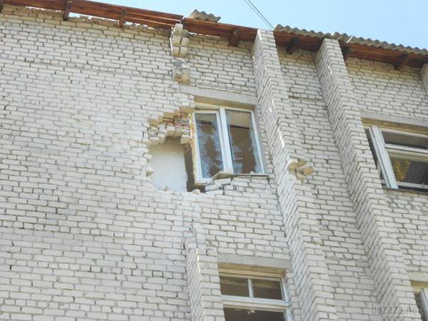 Луганськ зруйнований. Відео. 12.09.2014. Станом на ранок 12 вересня в Луганську спокійно. Ніч пройшла тихо. У місті зберігаються проблеми зі зв'язком, електроенергією, водою і продуктами. 