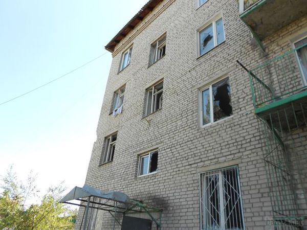 Луганськ зруйнований. Відео. 12.09.2014. Станом на ранок 12 вересня в Луганську спокійно. Ніч пройшла тихо. У місті зберігаються проблеми зі зв'язком, електроенергією, водою і продуктами. 