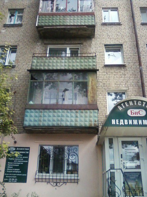 Луганськ зруйнований. Відео. 12.09.2014. Станом на ранок 12 вересня в Луганську спокійно. Ніч пройшла тихо. У місті зберігаються проблеми зі зв'язком, електроенергією, водою і продуктами. 
