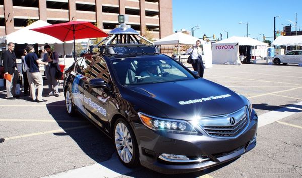 Honda випустить самокеровані автомобілі до 2020 року. В ході виставки Intelligent Transport Systems в Детройті була представлена машина, здатна переміщатися без втручання водія. У даний момент технологія відпрацьовується на прототипі, створеному на базі Acura RLX.