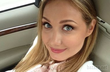 Співачка Євгенія Власова дала концерт в госпіталі для військових . Співачка Євгенія Власова виступила перед військовими в госпіталі.