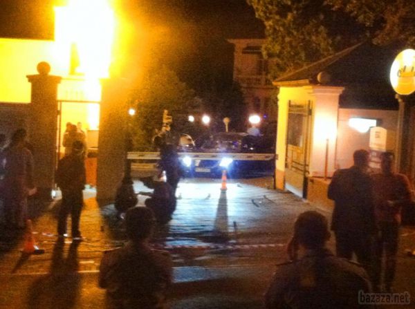 В Одесі розстріляли кортеж кримінального авторитета: є жертви. Фото. В Одесі невідомі обстріляли два автомобілі, в результаті чого одна людина загинула в лікарні, а ще одна госпіталізована, повідомили в прес-службі ГУ МВС України в Одеській області.