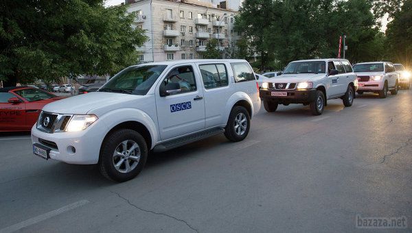 Представники ОБСЄ потрапили під обстріл в Донецькій області. Машину представників ОБСЄ невідомі обстріляли з мінометів. 