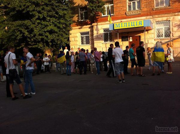 У Харкові побилися активісти Євромайдана і антимайдана. У неділю на площі Свободи знову проходили паралельні мітинги Евромайдана і антимайдана. 