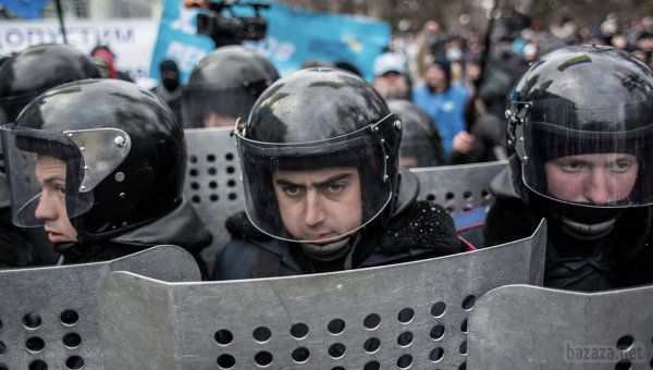 Колишні співробітники луганського «Беркута» патрулюють вулиці спільно з бойовиками ЛНР. Луганський «Беркут» перейшов на бік ЛНР. За повідомленням поінформованого джерела, на вулицях обласного центру були помічені спільні патрулі, які складаються з «ополченців» і колишніх правоохоронців.