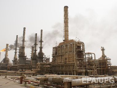 Саудівської Аравії запропонували знизити ціни на нафту до $85 за барель. Підвищення видобутку "чорного золота" вдарить по позиціях Росії та Ірану на міжнародному паливному ринку, вважають аналітики Bank of America Merrill Lynch.