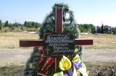 Як у Дніпропетровську знайти загиблих солдат із зони АТО. У Дніпропетровську продовжують приймати тіла солдатів, які загинули в зоні АТО.