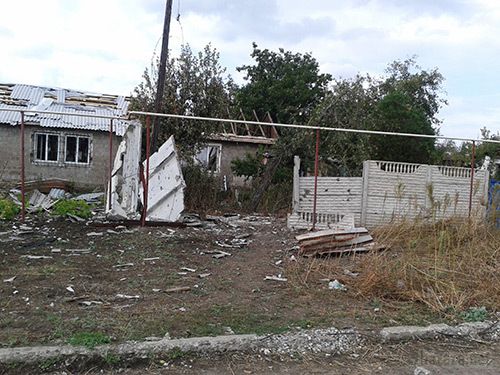 Луганськ зруйнований. Фото. Відео. 16.09.2014. Станом на ранок 16 вересня в Луганську спокійно. Ніч пройшла тихо. У місті зберігаються проблеми зі зв'язком, електроенергією, водою і продуктами. 