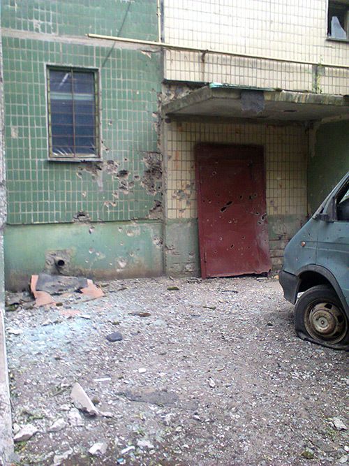 Луганськ зруйнований. Фото. Відео. 16.09.2014. Станом на ранок 16 вересня в Луганську спокійно. Ніч пройшла тихо. У місті зберігаються проблеми зі зв'язком, електроенергією, водою і продуктами. 