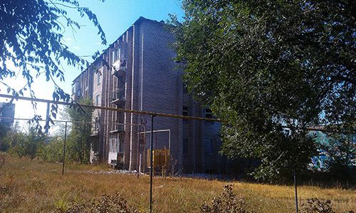 Луганськ зруйнований. Фото. Відео. 16.09.2014. Станом на ранок 16 вересня в Луганську спокійно. Ніч пройшла тихо. У місті зберігаються проблеми зі зв'язком, електроенергією, водою і продуктами. 