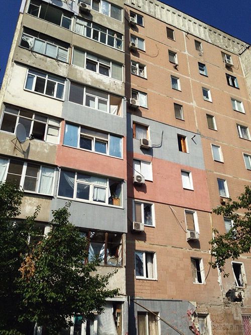Луганськ зруйнований. Фото. Відео. 16.09.2014. Станом на ранок 16 вересня в Луганську спокійно. Ніч пройшла тихо. У місті зберігаються проблеми зі зв'язком, електроенергією, водою і продуктами. 