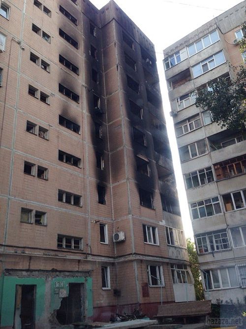 Луганськ зруйнований. Фото. Відео. 16.09.2014. Станом на ранок 16 вересня в Луганську спокійно. Ніч пройшла тихо. У місті зберігаються проблеми зі зв'язком, електроенергією, водою і продуктами. 