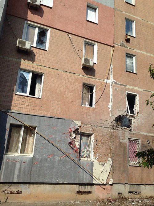 Луганськ зруйнований. Фото. Відео. 16.09.2014. Станом на ранок 16 вересня в Луганську спокійно. Ніч пройшла тихо. У місті зберігаються проблеми зі зв'язком, електроенергією, водою і продуктами. 
