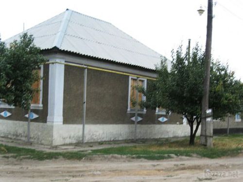 Луганськ зруйнований. Фото. Відео. 16.09.2014. Станом на ранок 16 вересня в Луганську спокійно. Ніч пройшла тихо. У місті зберігаються проблеми зі зв'язком, електроенергією, водою і продуктами. 