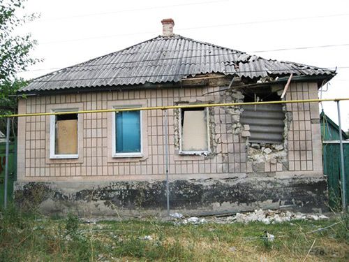 Луганськ зруйнований. Фото. Відео. 16.09.2014. Станом на ранок 16 вересня в Луганську спокійно. Ніч пройшла тихо. У місті зберігаються проблеми зі зв'язком, електроенергією, водою і продуктами. 