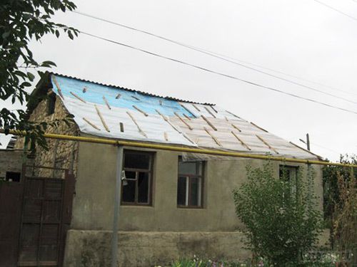 Луганськ зруйнований. Фото. Відео. 16.09.2014. Станом на ранок 16 вересня в Луганську спокійно. Ніч пройшла тихо. У місті зберігаються проблеми зі зв'язком, електроенергією, водою і продуктами. 