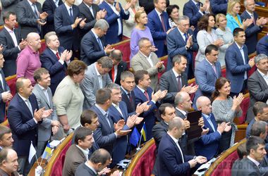 У Тимошенко хочуть переголосування законів про особливий статус Донбасу та амністію. Народні депутати від "Батьківщини" хочуть скасувати закони про особливий статус районів Луганської та Донецької областей і про амністію 