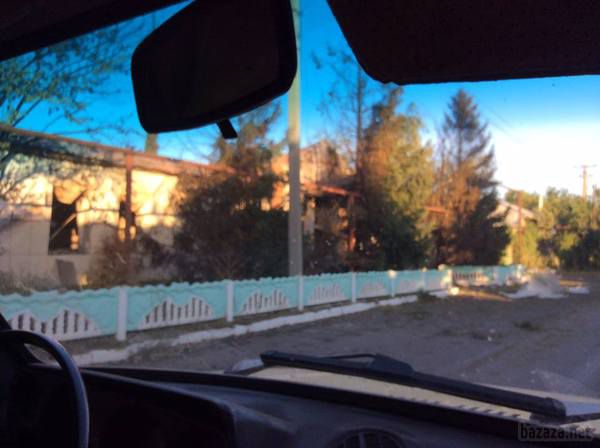 Станиця Луганська після обстрілу (фоторепортаж). За попередніми підрахунками, у Станиці Луганській масованому обстрілу піддалися як мінімум 40% житлового масиву. 