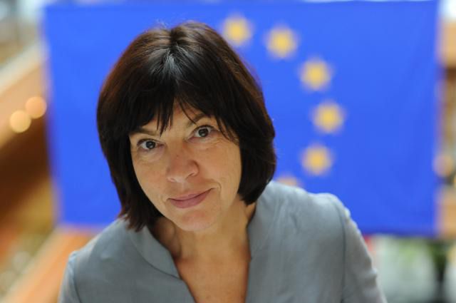 Ребекка Хармс: Євросоюз піддався тиску Росії. Якщо Україна не почне проводити реформи найближчим часом, то стратегія Путіна восторжествує, вважає євродепутат