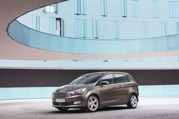 Представлений оновлений Ford C-MAX. Слідом за новим S-MAX, компанія Ford показала рейстайлинговый компактвен C-MAX. Крім оновленого дизайну і елементів інтер'єру, новинка отримала двигуни наступного покоління.