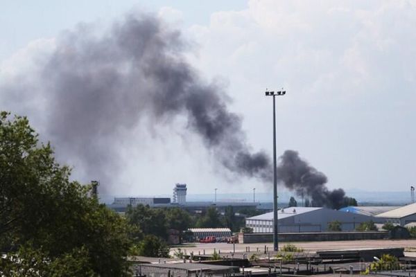 У Донецьку знову лунають вибухи і стрілянина. 17 вересня о 9 годині в Донецьку знову стало неспокійно. З боку аеропорту було чути залпи і вибухи. 