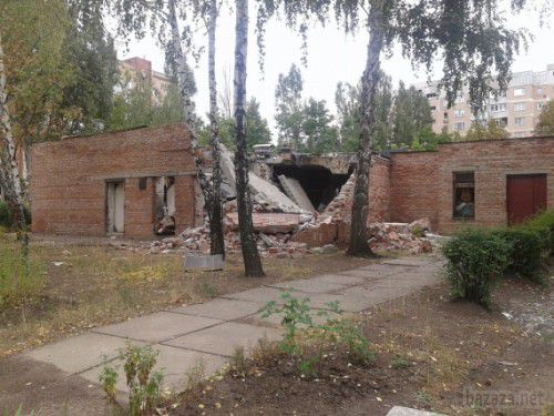 В луганськ зазивають мешканців заробітною платою в 1000грн плюс прод. пайок. «Влада» ЛНР наполегливо запрошує мешканців повернутися в місто, а роботодавці погрожують звільненням.