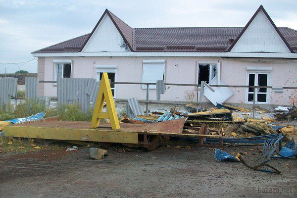Обстановка в Луганській області (17.09.14). Зі Стаханова на хвилі 102,5 продовжує віщати «Козацьке радіо» (колишнє «Автомобільне радіо»). Жителів області активно запрошують вступати в ряди терористів, рекламуючи телефони і адреси, куди можна звернутися. 