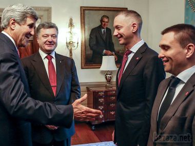 Порошенко і Керрі обговорили поглиблення співробітництва у сфері оборони. У Вашингтоні відбулася зустріч президента України Петра Порошенка і держсекретаря США Джона Керрі.