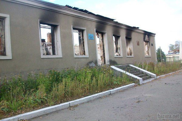 Руйнування в Станиці Луганській (фото). З початку перемир'я в Станиці перестрілок не було. Селище все ще без світла і газу. 