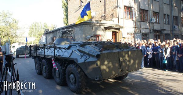 Миколаївським прикордонникам передали на озброєння 20 БТР (фото). Бійцям Прикордонної служби України, які несуть службу на кордоні з анексованим Кримом, передали на озброєння перші десять розконсервованих БТР-70. 