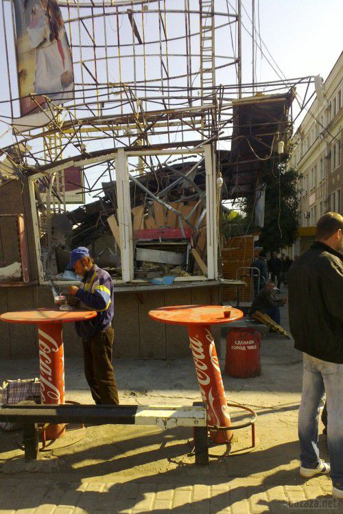 Луганськ зруйнований. Частина 49. Фото. 19.09.2014 (регулярно оновлюється). Станом на ранок 19 вересня у Луганську спокійно. Ніч пройшла тихо. У місті зберігаються проблеми зі зв'язком, електроенергією, водою і продуктами.