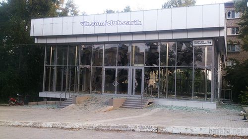 Луганськ зруйнований. Частина 49. Фото. 19.09.2014 (регулярно оновлюється). Станом на ранок 19 вересня у Луганську спокійно. Ніч пройшла тихо. У місті зберігаються проблеми зі зв'язком, електроенергією, водою і продуктами.
