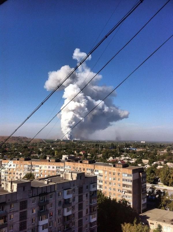 У Донецьку лунають залпи, вибухнув казенний завод хімічних виробів. Ніч з 19 на 20 вересня в Донецьку пройшла відносно спокійно. Вранці, починаючи з 05:00 по місту періодично лунають одинокі залпи з великокаліберної зброї.