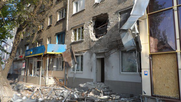 Луганськ зруйнований 20.09.2014. Фото. Відео. Станом на ранок 20 вересня в Луганську спокійно. Ніч пройшла тихо. В місті ще зберігаються проблеми зі зв'язком, електроенергією, водою.