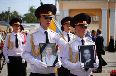 Біля Савур-Могили можуть знайти 500-600 тіл загиблих - Олійник. Загальні втрати української армії протягом проведення АТО можуть скласти близько 2 тисячі чоловік. 