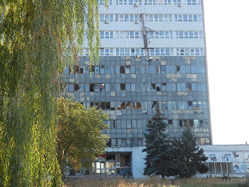 Луганськ зруйнований. Фото. 21.09.2014. Станом на ранок 21 вересня в Луганську спокійно. Ніч пройшла тихо. В місті ще зберігаються проблеми зі зв'язком, електроенергією, водою.