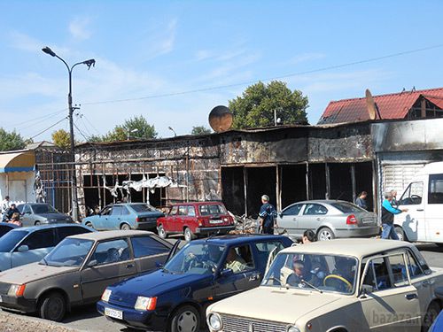 Луганськ зруйнований. Фото. 21.09.2014. Станом на ранок 21 вересня в Луганську спокійно. Ніч пройшла тихо. В місті ще зберігаються проблеми зі зв'язком, електроенергією, водою.
