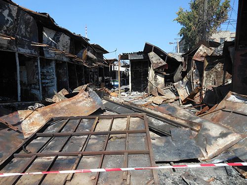 Луганськ зруйнований. Фото. 21.09.2014. Станом на ранок 21 вересня в Луганську спокійно. Ніч пройшла тихо. В місті ще зберігаються проблеми зі зв'язком, електроенергією, водою.