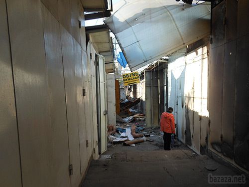 Луганськ зруйнований. Фото. 21.09.2014. Станом на ранок 21 вересня в Луганську спокійно. Ніч пройшла тихо. В місті ще зберігаються проблеми зі зв'язком, електроенергією, водою.