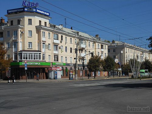 Луганськ зруйнований. Фото. 21.09.2014. Станом на ранок 21 вересня в Луганську спокійно. Ніч пройшла тихо. В місті ще зберігаються проблеми зі зв'язком, електроенергією, водою.