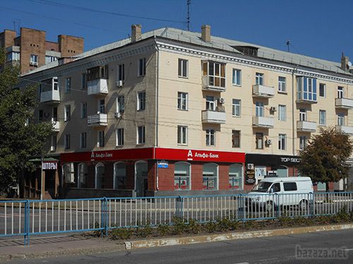 Луганськ зруйнований. Фото. 21.09.2014. Станом на ранок 21 вересня в Луганську спокійно. Ніч пройшла тихо. В місті ще зберігаються проблеми зі зв'язком, електроенергією, водою.