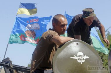 Українські силовики покинули ряд населених пунктів Донбасу, щоб їх не оточили – РНБО. Військовослужбовці Збройних сил України та інші підрозділи, які беруть участь в антитерористичній операції, залишили деякі населені пункти Донбасу з метою вирівнювання лінії, яка контролюється ними, а також для зміцнення на нових рубежах