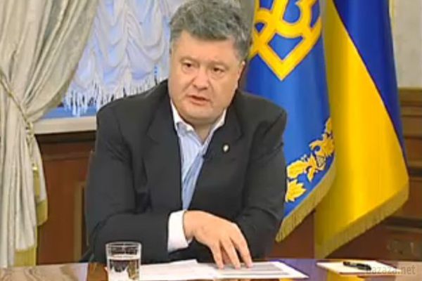 Порошенко: ніякого особливого статусу для Донбасу немає. Президент України Петро Порошенко заявив, що прийняті 16 вересня Верховною Радою України закони не передбачають "особливого статусу" для Донецької та Луганської області.