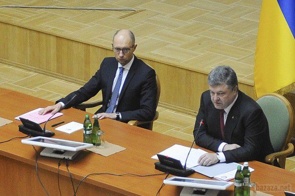 Порошенко і Яценюк збирають в НБУ глав найбільших банків, експортерів і імпортерів. На нараді в НБУ перші особи держави обговорять з банкірами відновлення кредитування економіки, а також валютний ринок.