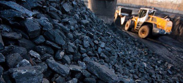 Україна чекає першу партію вугілля з ПАР. Віце-прем'єр-міністр Володимир Гройсман під час прес-конференції повідомив, що Україна отримає близько 1 млн тонн вугілля з Південної Африки за період з жовтня до січня наступного року.
