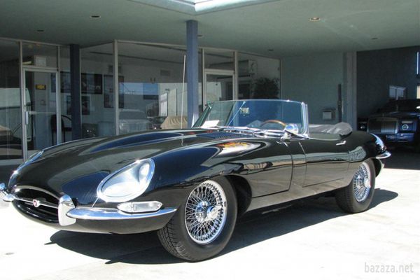 У США знайдений класичний Jaguar, викрадений пів століття назад. Колишній адвокат, 82-річний Іван Шнайдер з Нью Йорка вже не сподівався знову побачити свій Jaguar XK-E, викрадений 46 років тому. Однак співробітники митної служби США змогли зробити приємний сюрприз пенсіонерові і повернули йому класичний родстер 67-го року випуску.
