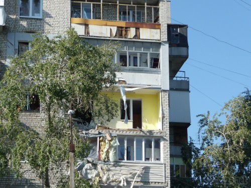 Луганськ зруйнований. Відео. 23.09.2014. Станом на ранок 23 вересня в Луганську спокійно. Ніч пройшла тихо. В місті ще зберігаються проблеми зі зв'язком, електроенергією, водою. Газ є. 