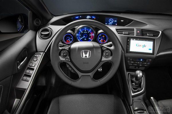 У Парижі презентують новинки лінійки Civic. В рамках Паризького Автосалону Honda представить вдосконалений Civic 2015 модельного року і новий Civic Sport.