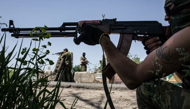 Бойовики в Донбасі вбивають своїх і російських військових, - Тимчук. Все частіше бандитські угруповання в зоні АТО вступають в бойові контакти один з одним