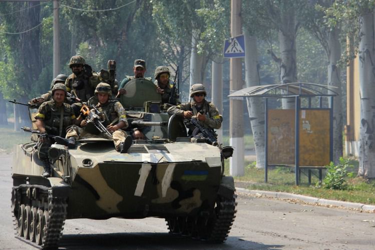 Сили АТО контролюють ситуацію, незважаючи на нові обстріли, - штаб. Українські військові проводять підготовчі заходи в контексті реалізації Мінського меморандуму